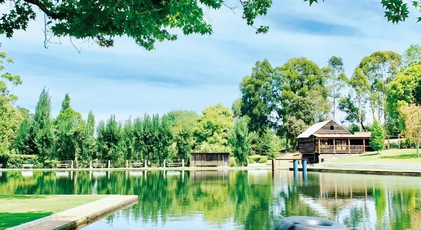 Fonty's Pool Caravan Park and Chalets - Image 1