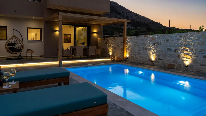 Irisma Luxury Villa with private pool - Image 1