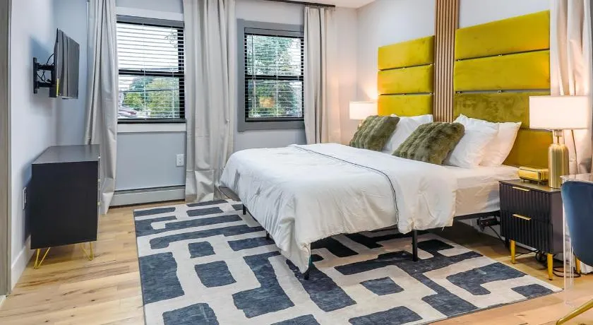 Velvet Vue Suite Near JFK, UBS Arena, & 30mins from City - Image 1