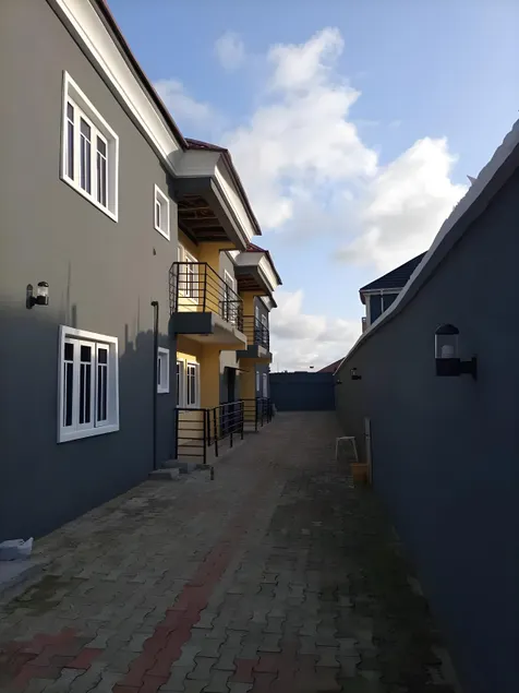 Ajah Apartment & Suites - Image 1