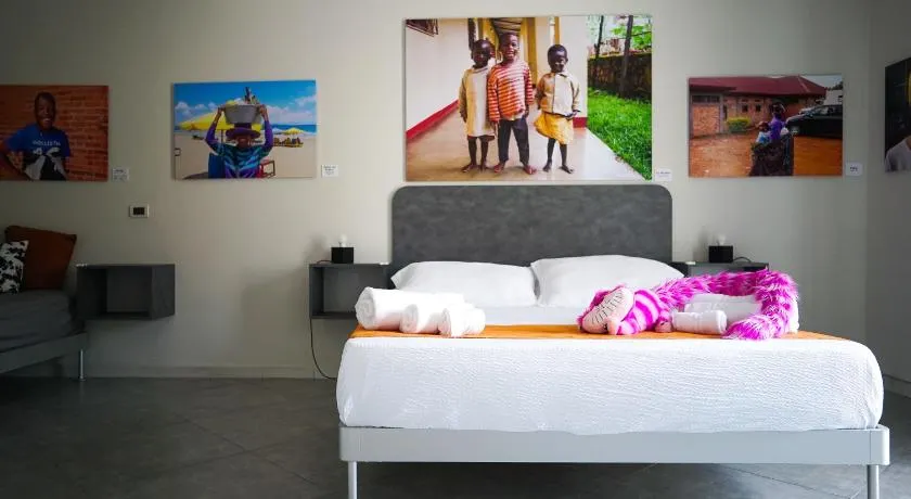 Click Art & Room - Image 1