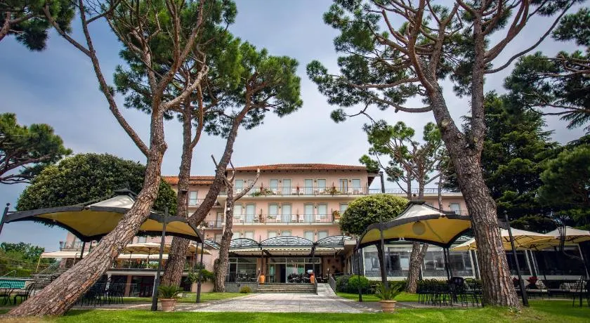Hotel Marina - Image 1