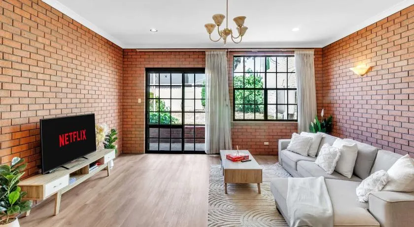 Charming Family Retreat with Arcade - Glenunga - Image 1