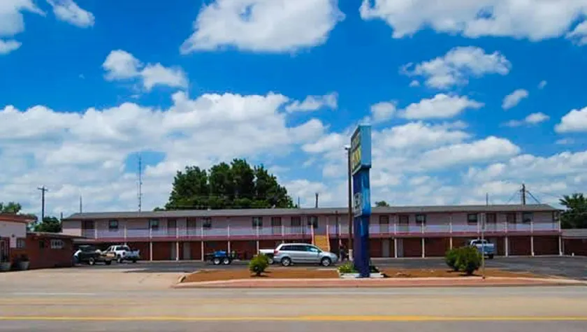American Inn & Suites Childress - Image 1