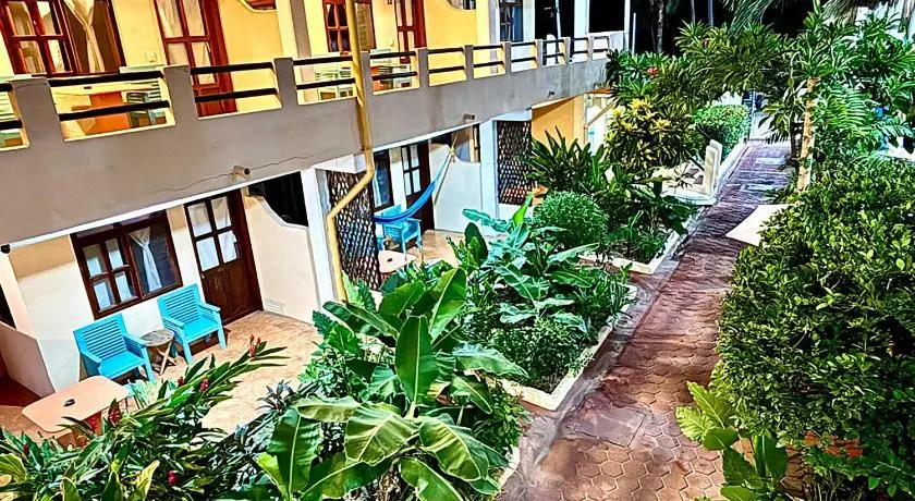 Hotel Papaya Surf - Image 1