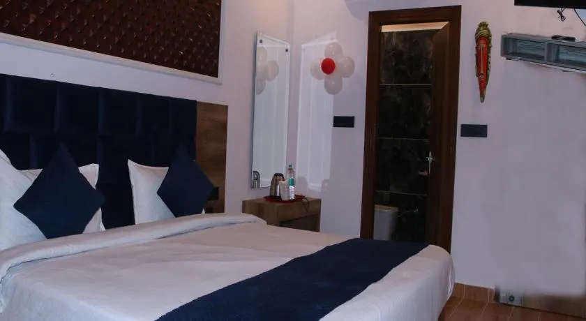 Red Leaf Hotel - Image 1