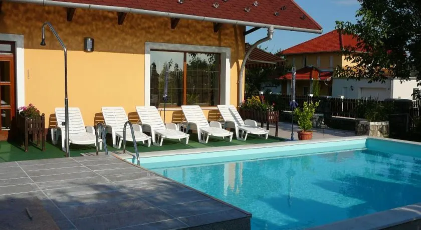 Ciklámen apartman - Image 1