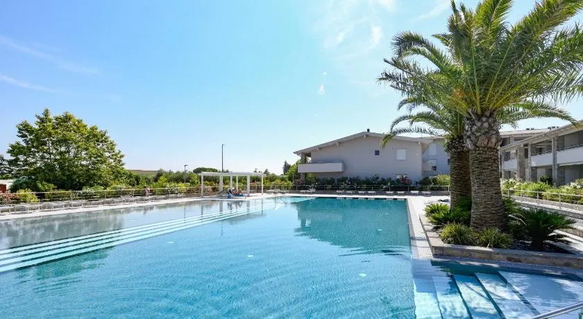 MGH Luxury - Vivere il Lago C05 - Image 1