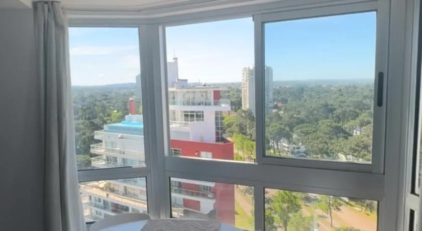 Piso 16 Punta del Este, Ocean Drive Country - Image 1