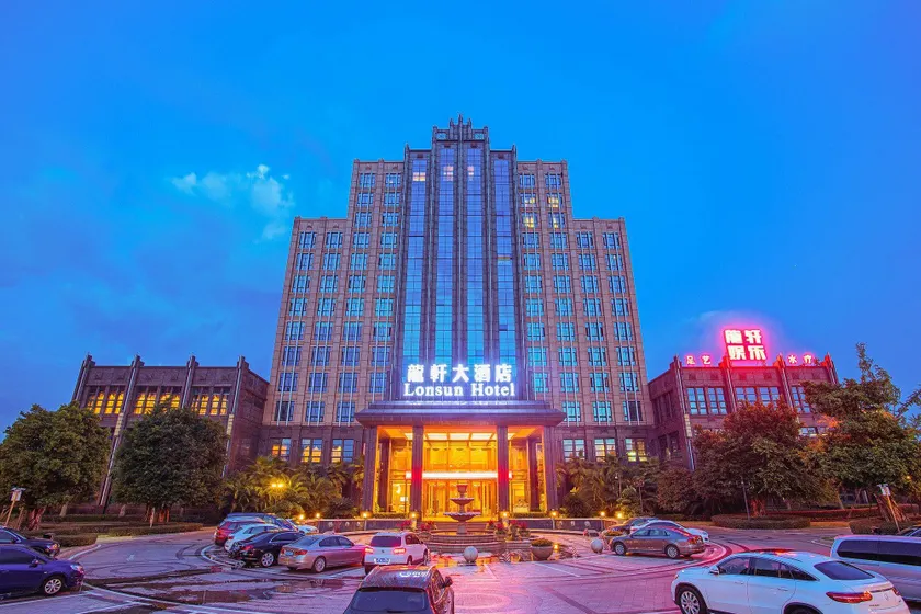 Lonsun Hotel - Image 1