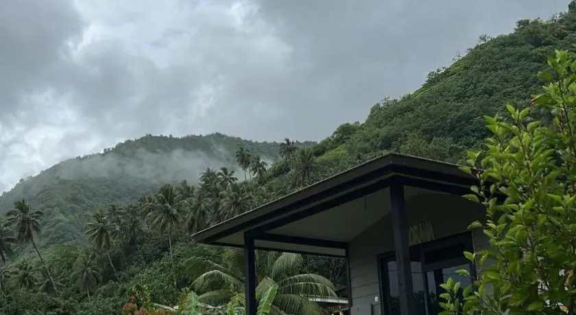 Teahupo'o Swell Lodge Bungalow - Image 1