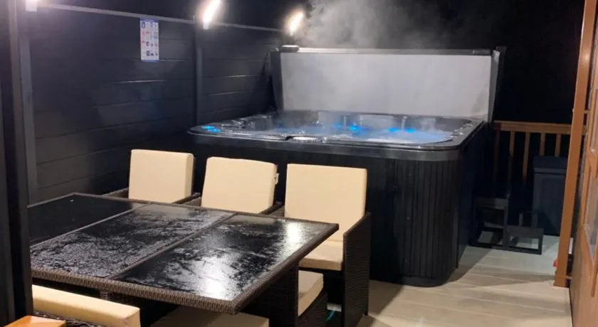 Moonlight Ridge -2 bedroom lodge with hot tub - Image 1
