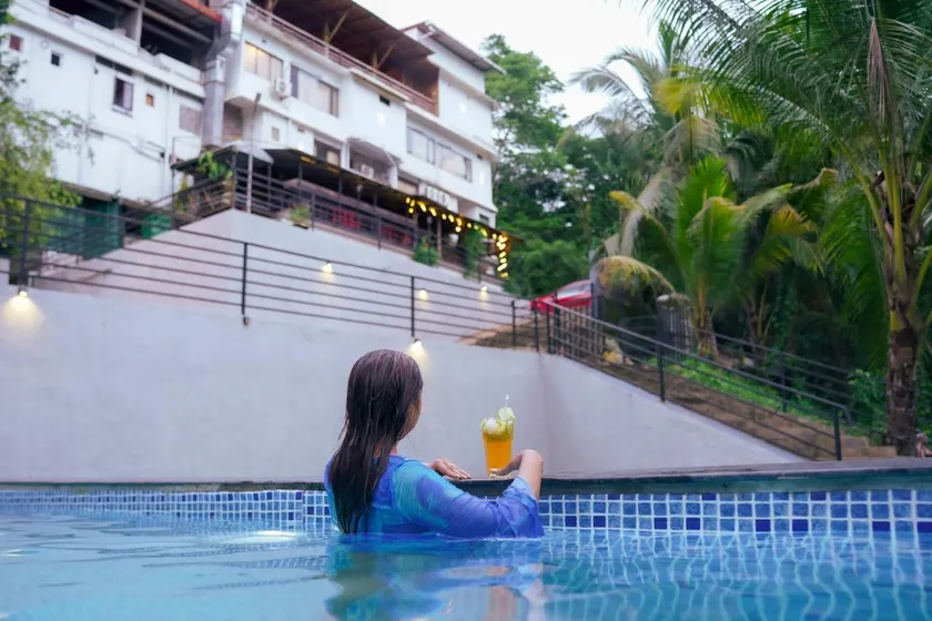 Hotel Driftwood with Swimming Pool - Image 1