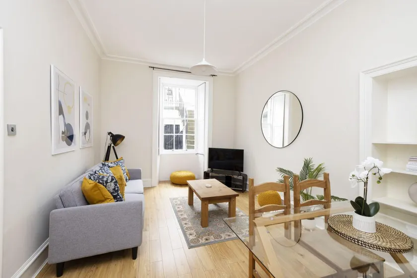 JOIVY Chic Apartment near Stockbridge Market - Image 1
