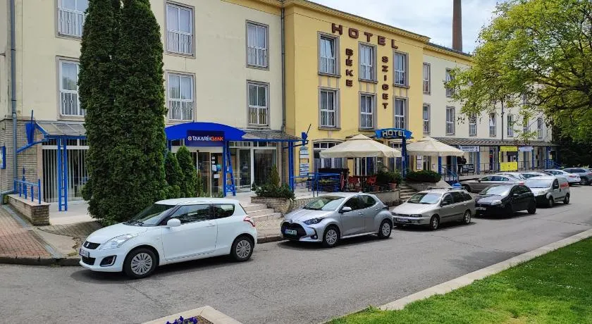 Hotel Béke Sziget Komló - Image 1