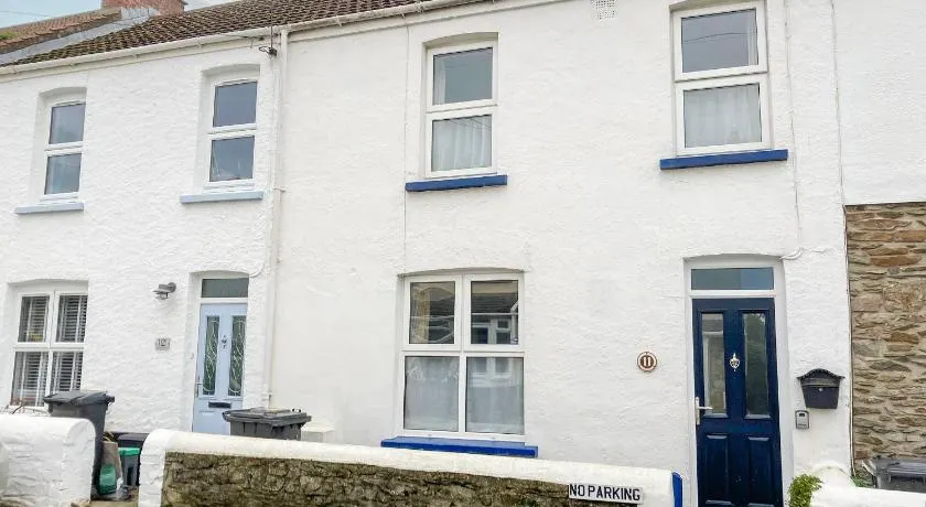 Dolphin Cottage - Image 1