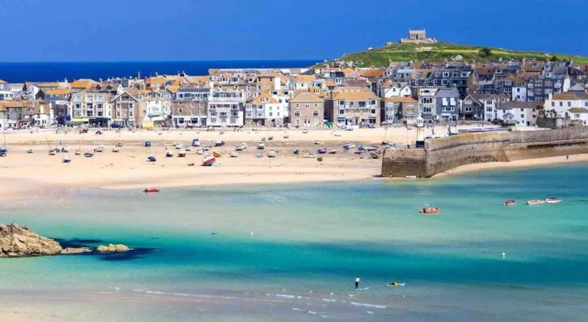 Luna Beach - Luxury Carbis Bay Apartment + Parking - Image 1