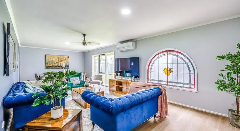 StayAU Pet-Friendly 7Bed Spacious Retreat Morwell - Image 1