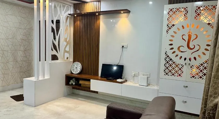 Spacious & Cozy 2-Bedroom Stay - Image 1