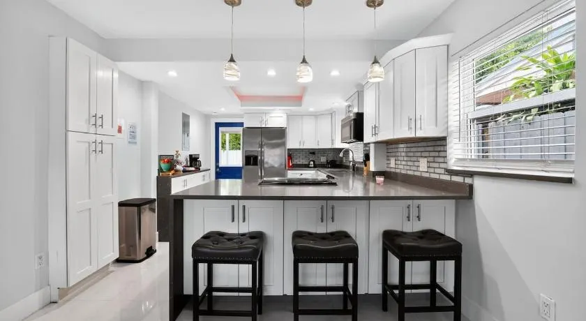 2BR Home Near Wilton Manors & Downtown - Image 1