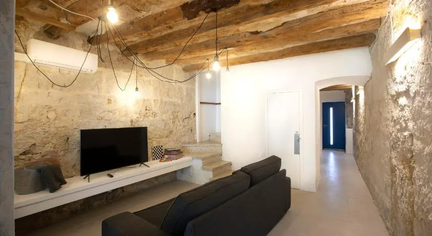 Casa reformada junto al lago de Banyoles - Image 1