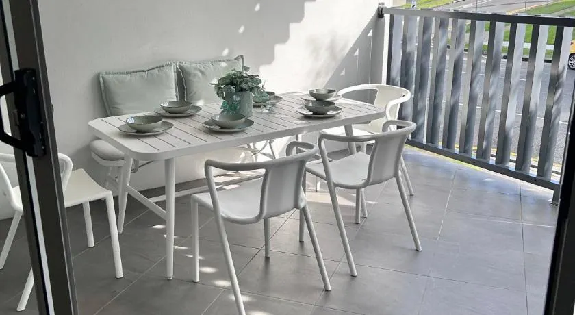 Location, location, location - spacious apartment - Image 1