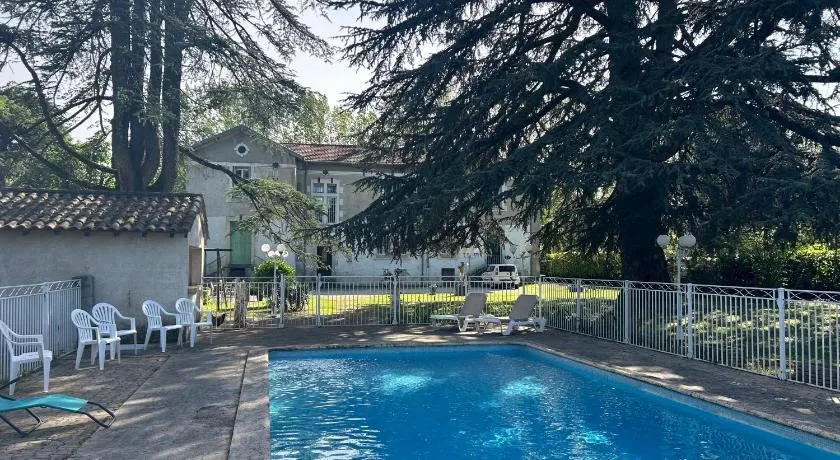 Le Parc aux Cedres - Image 1