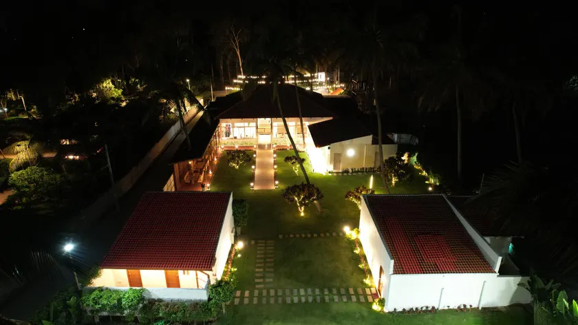 Misty Garden Retreat - Image 1