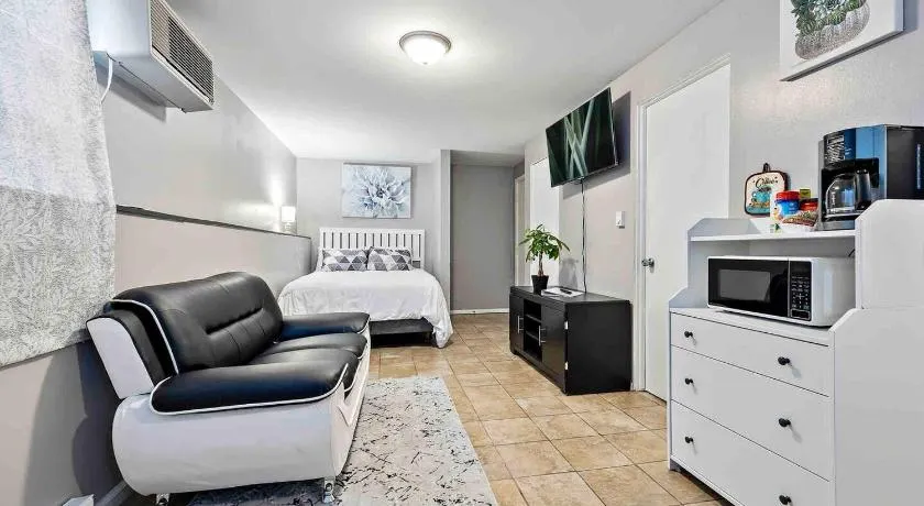 Country Studio - Image 1