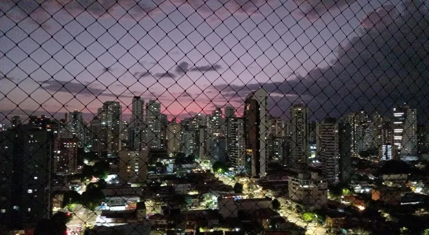 Suíte em Belém, Pará com sacada e vista panorâmica da cidade - Image 1