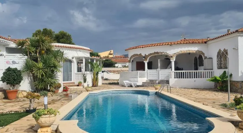 Casa vacanze \"Palmera\" con piscina condivisa e Wi-Fi - Image 1