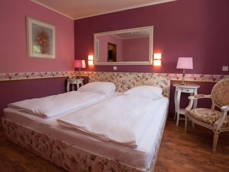 Hotel Ashley's Garden - Image 1