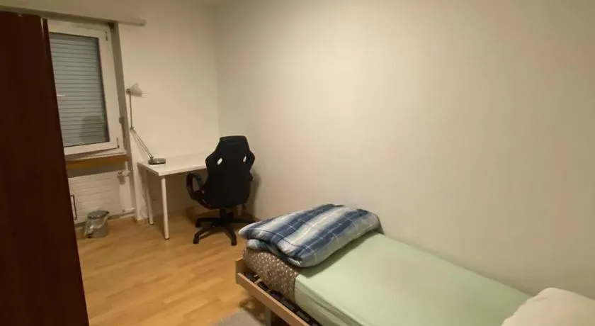 Furnished room in shared house - Image 1