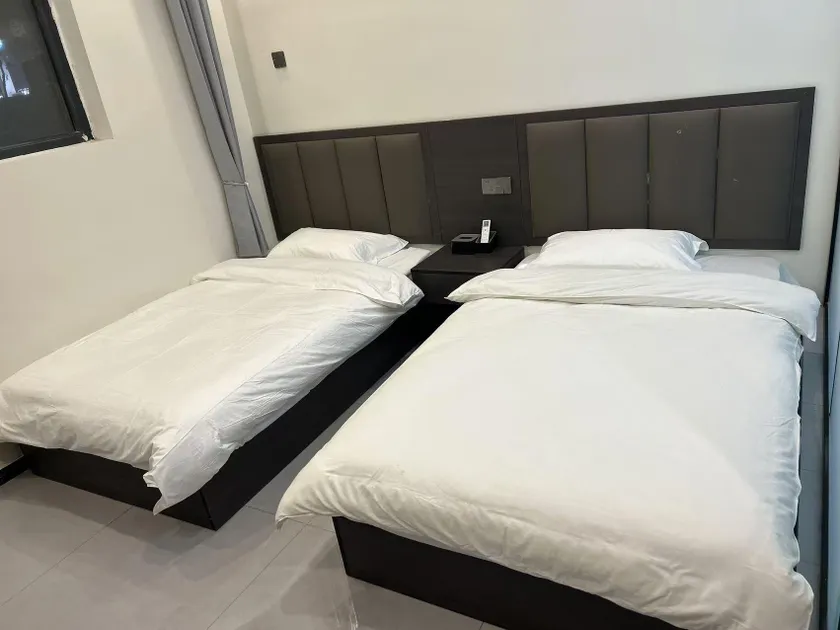 Yijia Hotel - Image 1