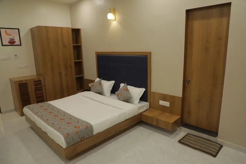 HOTEL PANCH - Image 1