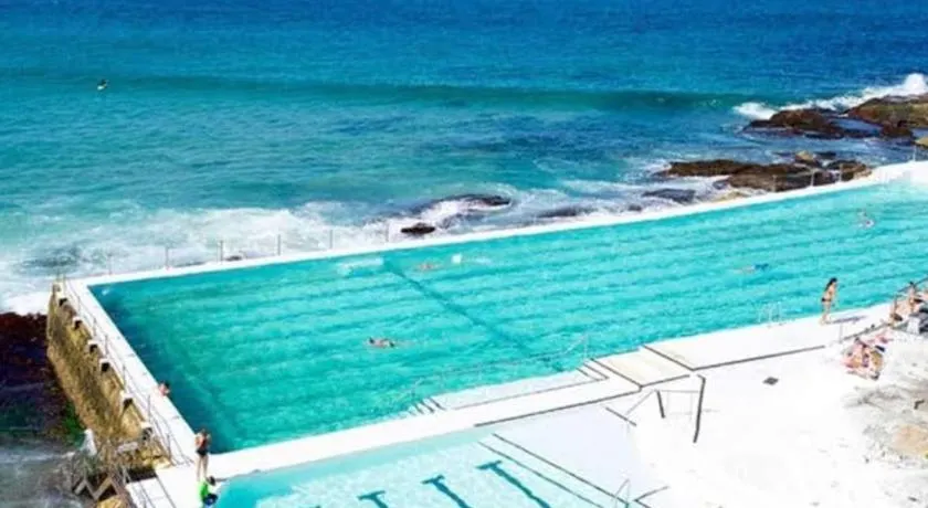 Chic Bondi Tiny Home: 200 mtrs to Surf, Wifi & AC - Image 1