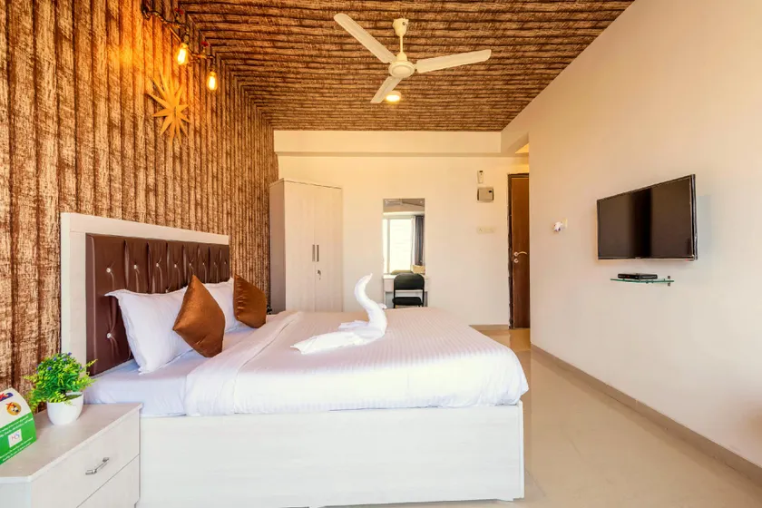 Studio Stay Near Airport in Santacruz East, vakola - Image 1