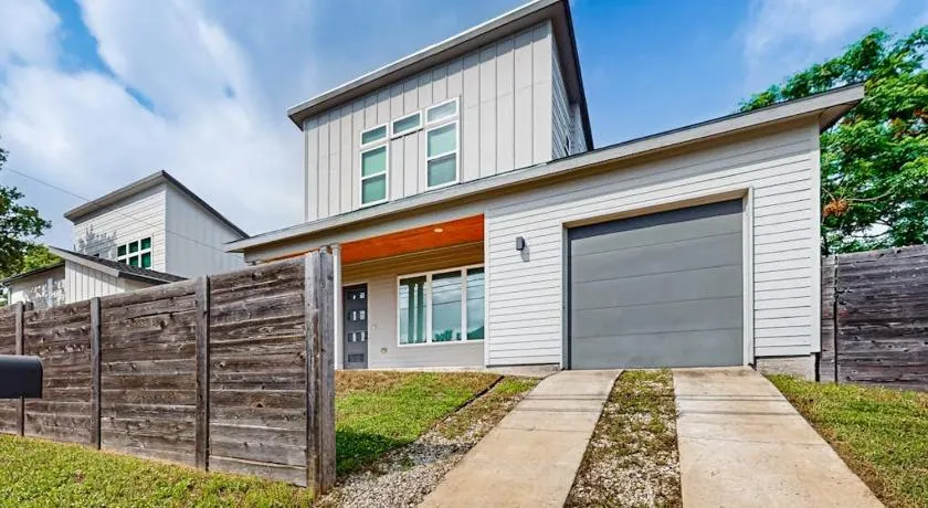 East Austin Retreat - Image 1