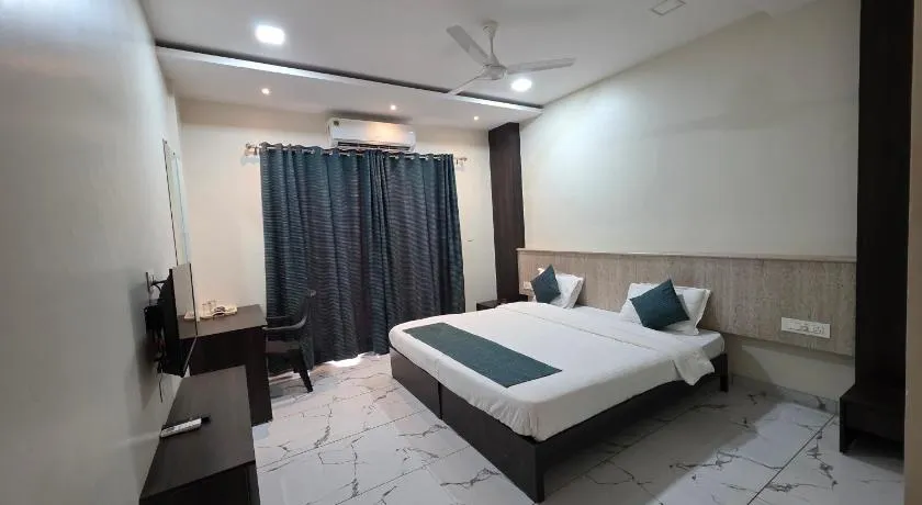 Hotel Space Comfort Inn - Image 1