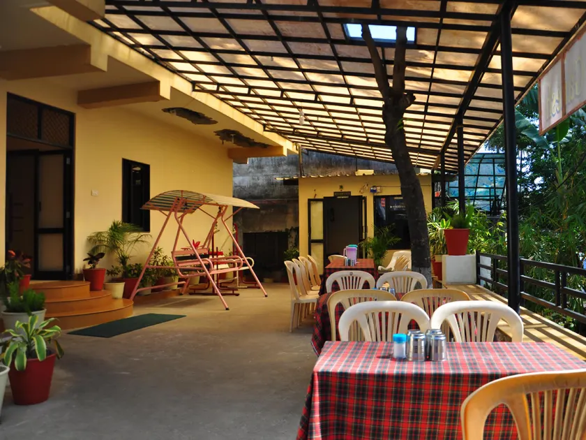 Hotel Oasis - Image 1