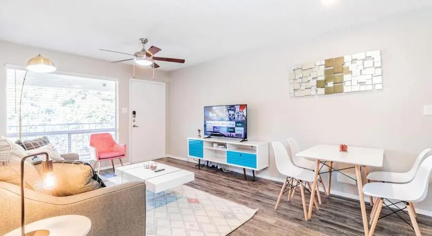 SoCo Chic Apartment Suites Close to Downtown - Image 1