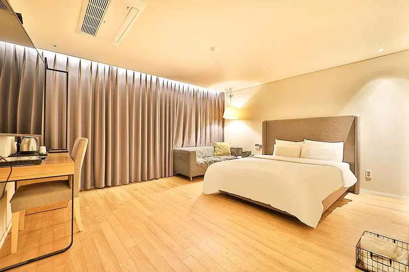 Londoner Hotel Hwamyeong - Image 1