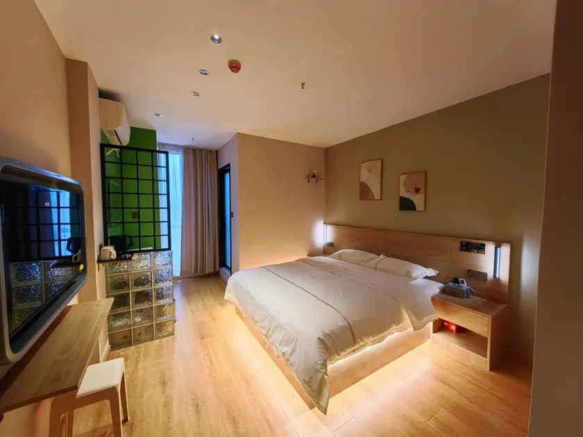 Jingjing Luxury Hotel (Luoyang Normal University Branch) - Image 1