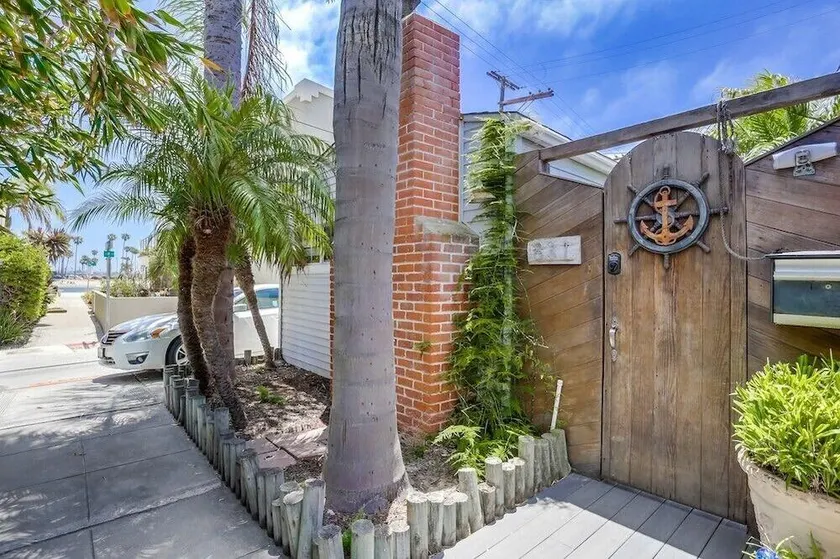 Rockaway Cottage - Image 1