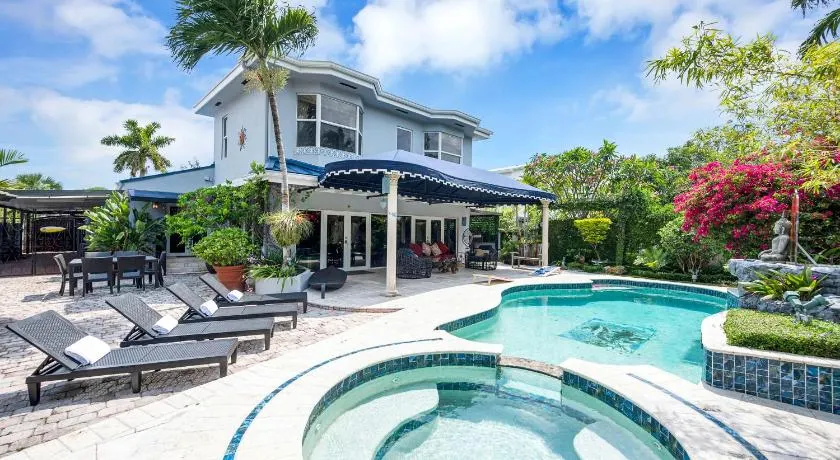 Magnificent Tropical Pool Home Miami SouthBrickell - Image 1