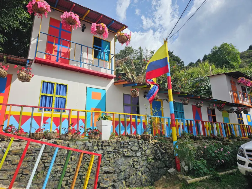 Don leandro Coffee farm  Glamping - Image 1