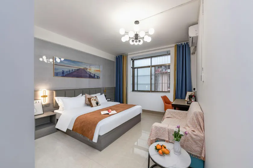 Furongxuan Giant Screen Audio-Visual Luxury Homestay (Nanning Damaoshan Cultural Square Branch) - Image 1