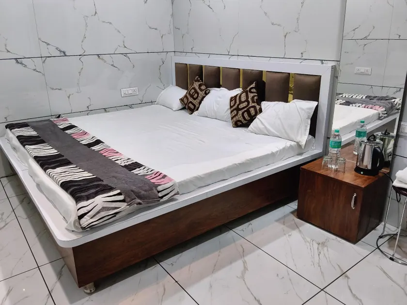 Hotel DIVYA DARSHAN - Image 1