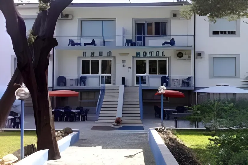 Euro Hotel - Image 1