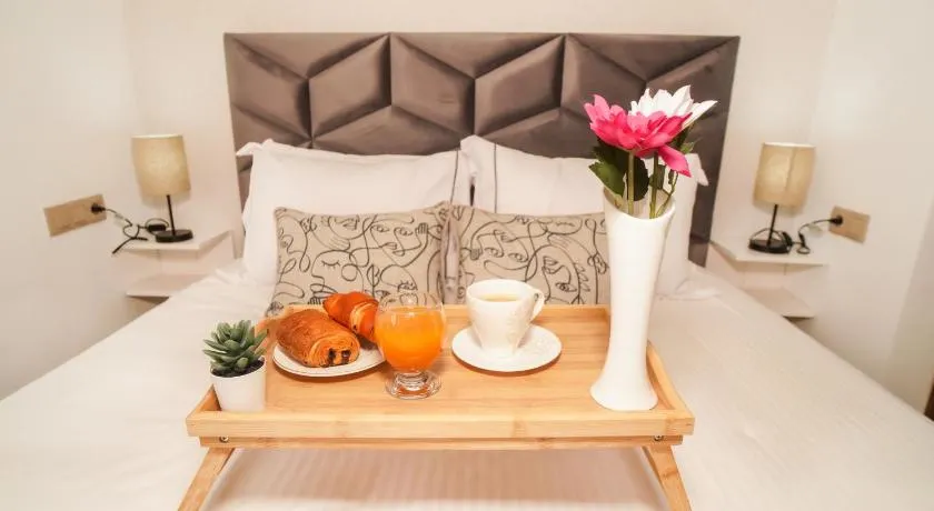 5 min drive from Train Station with Parking, Air Conditioning & IPTV - Image 1
